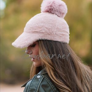 дамска шапка с козирка и помпон арт.404