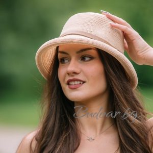 Дамска шапка с малка периферия арт.Р058
