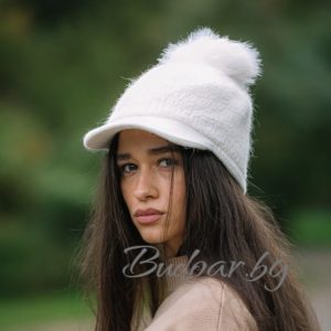 дамски шапка с козирка и помпон , код С167