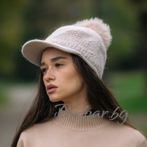 дамски шапка с козирка и помпон , код С168